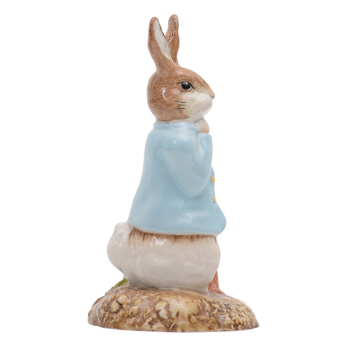 Peter& Red Pocket Handckerchief bunny sculpture